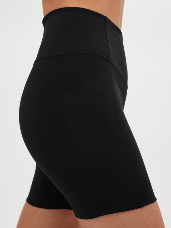girlfriend collective Pants - Girlfriend Collective Compressive Pocket Run Short, Black